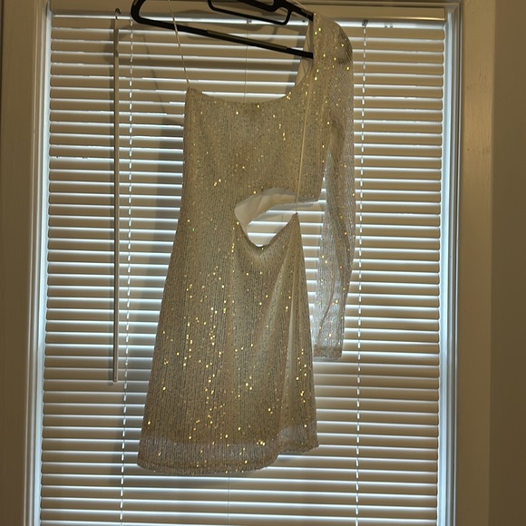 Windsor Homecoming Dress - Picture 2 of 4